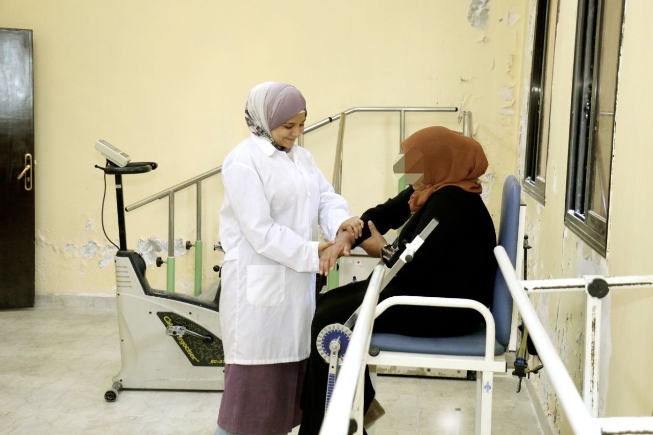 مركز المعالجة الفيزيائية التخصصي بالقنيطرة يواصل تقديم خدماته