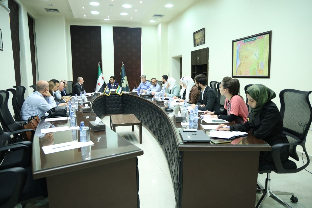 وزارة الصحة ونقابة الصيادلة تبحثان الصعوبات والتحديات في القطاع الصيدلاني وسبل تطويره