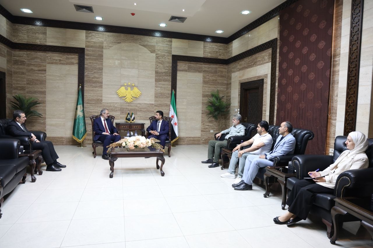 وزير الصحة يبحث مع مندوب سوريا لدى منظمة حظر الأسلحة الكيميائية تعزيز الجاهزية والتنسيق الصحي