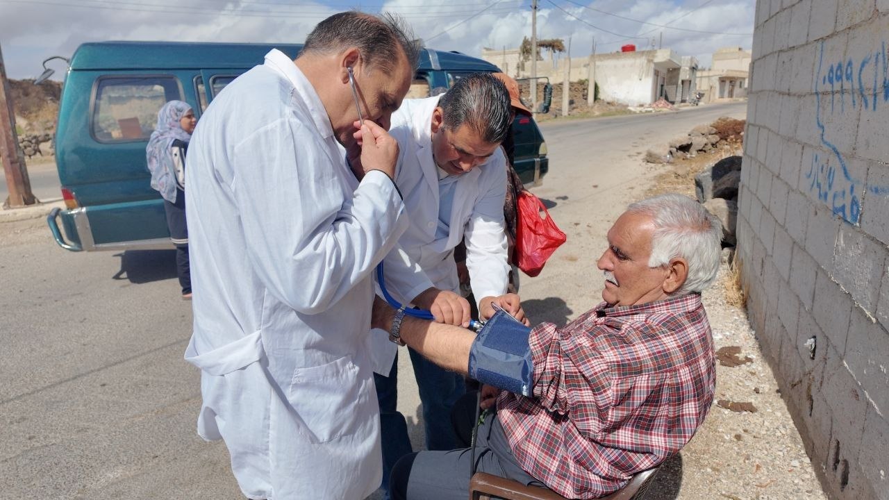 تعزيزاً للرعاية الصحية الأولية.. إعادة تفعيل 6 عيادات متنقلة في القنيطرة وريف درعا