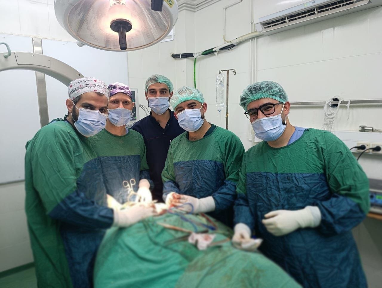 مستشفى التل الوطني ينجح بإجراء أول عملية تثبيت رقبي قذالي معقدة