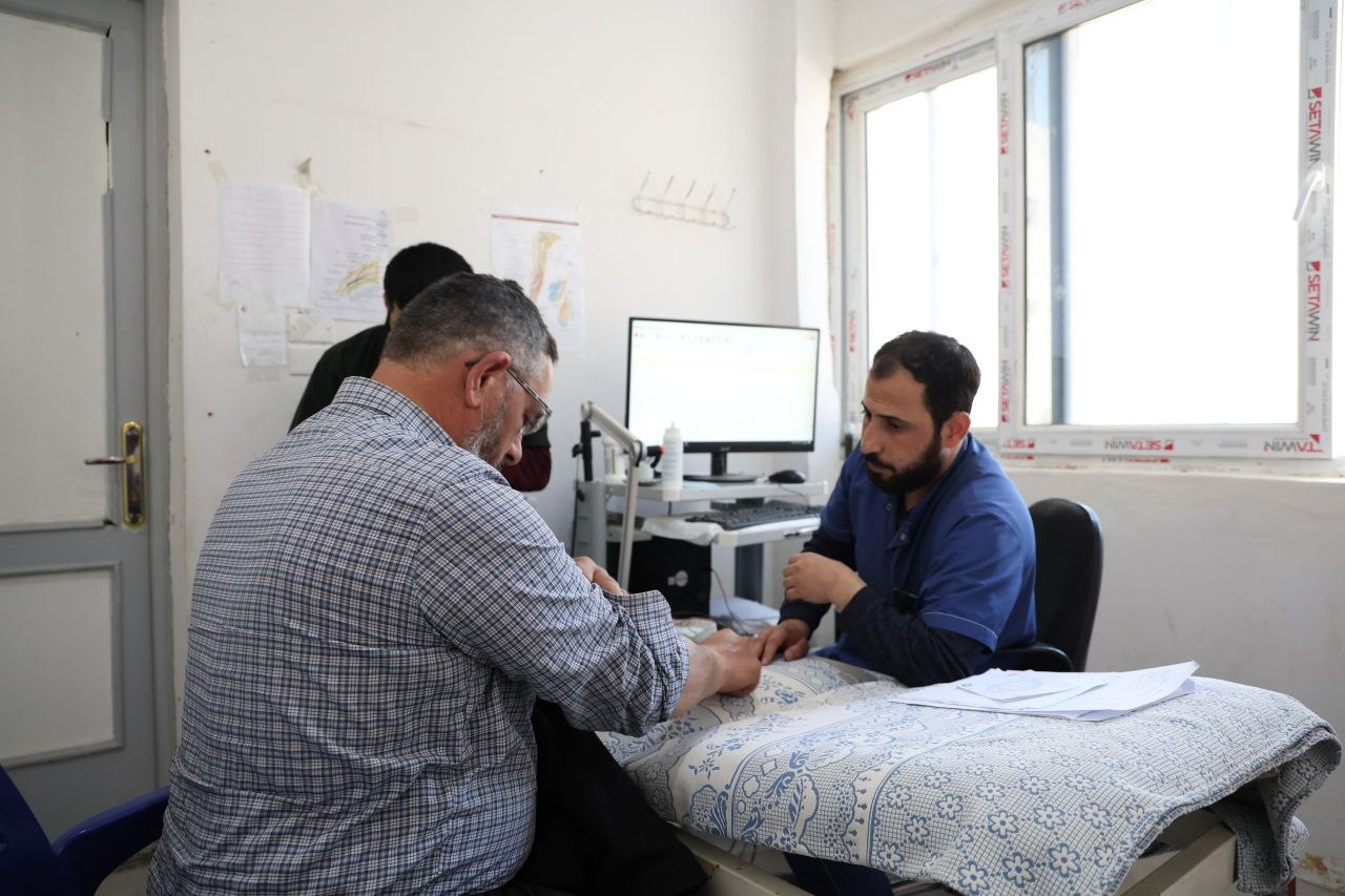 استمرار خدمات العيادة العصبية التخصصية في مستشفى إدلب الوطني